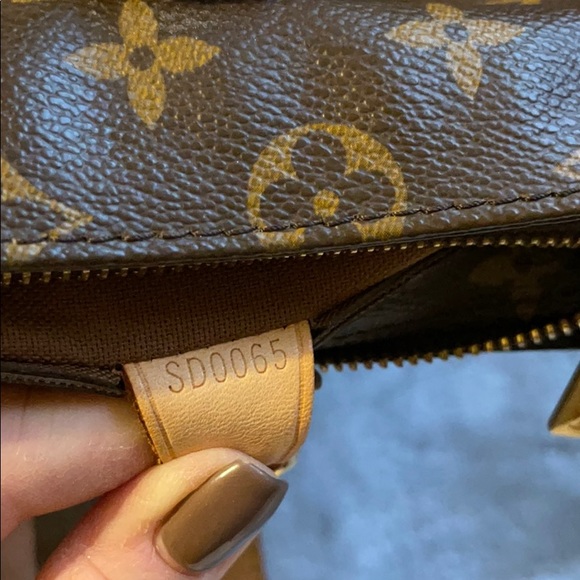 SOLD Authentic Louis Vuitton handbag - Picture 12 of 13